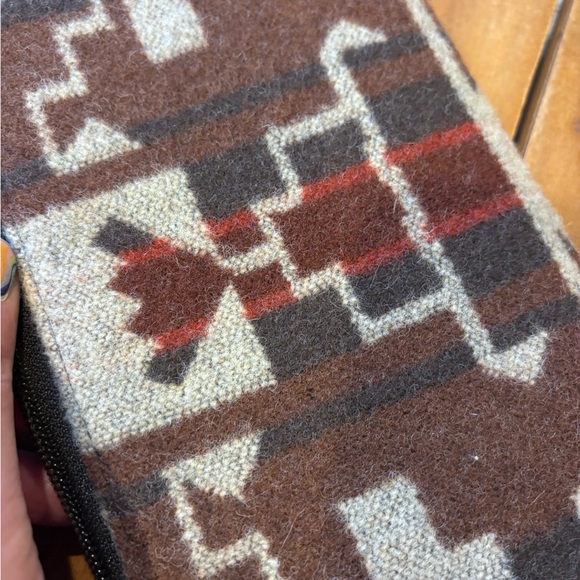 Pendleton Zip Up Wallet - Picture 2 of 6